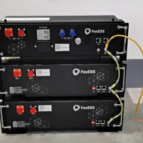 Гибридная система FOX AIO-H3-12.0-E: гибридный инвертор 12 кВт + АКБ 10.4 кВт⋅ч