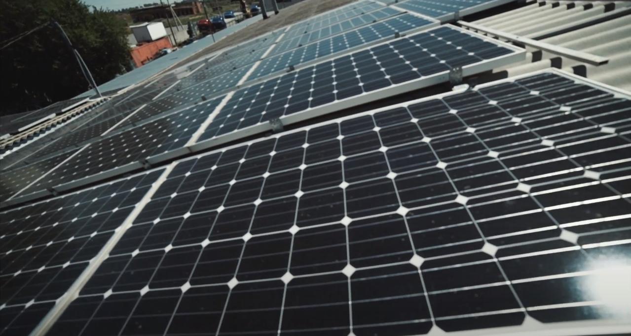 Солнечные электростанции на крышах складских помещений
